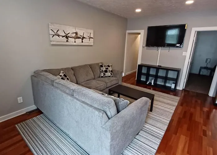 Cozy South Side Retreat - Free Parking - Fast Wifi Holiday home *