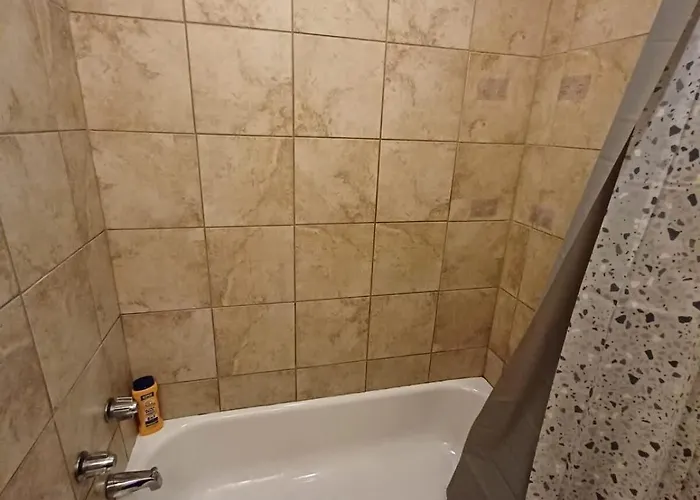 Cozy South Side Retreat - Free Parking - Fast Wifi Holiday home *